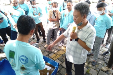 Perbaiki Kualitas Tanah dan Genjot Produksi, Petani Dilatih Membuat POC