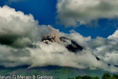 Gunung Merapi Luncurkan Awan Panas Sejauh 2.000 Meter ke Barat