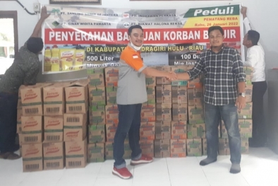 Korban Banjir Dapat Bantuan Minyak Goreng dan Mie Instan