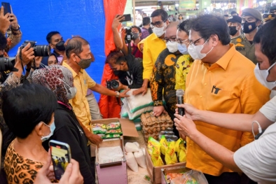 Menteri Airlangga Operasi Keliling Pasar, Cek Minyak Goreng