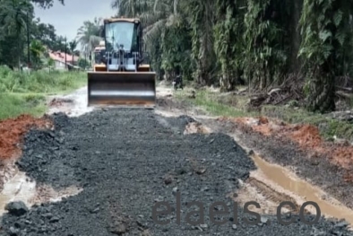 Perlancar Mobilitas, Perusahaan Sawit Perbaiki Jalan Utama Kecamatan