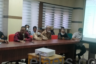 Dituding Memihak Perusahaan, Masyarakat Minta  Bupati Copot Sekda