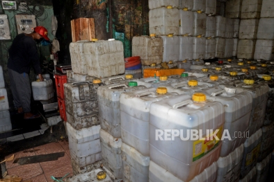 Distributor Tertangkap Tangan Kemas Ulang Minyak Goreng Curah