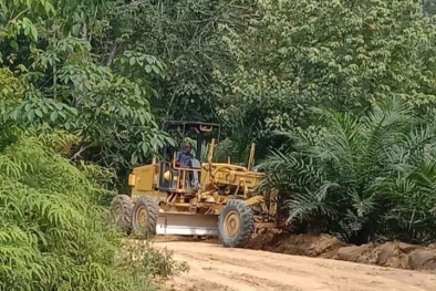 Warga Mengeluh Jalan Rusak, Langsung Turun Alat Berat