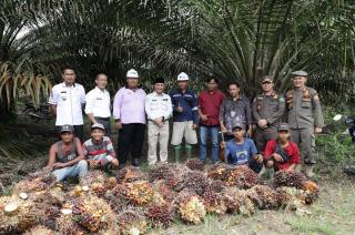 Begini Cara Pj Bupati Muba Semangati Petani Sawit