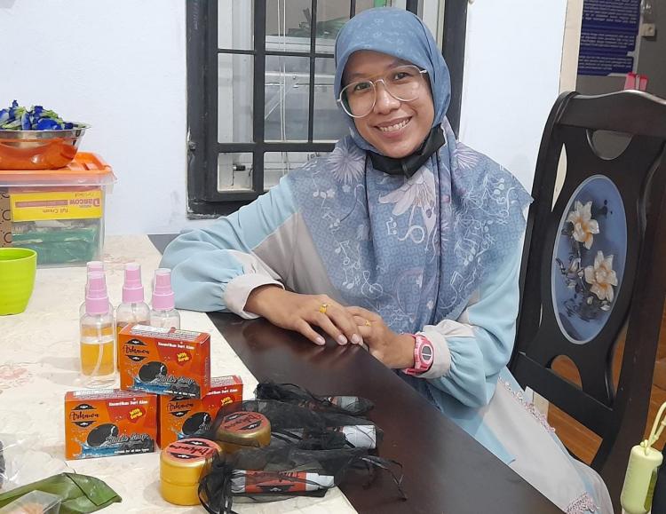 Di Tangan Perempuan ini, Limbah Sawit Jadi Bahan Baku Kosmetik 