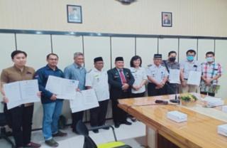 100 STDB Diserahkan Kepada Petani Sawit di Dua Desa