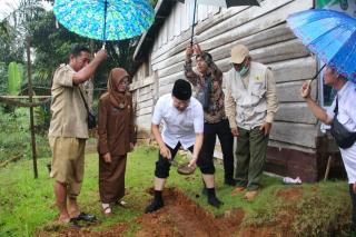 Petani Sawit Dapat Bantuan Bedah Rumah