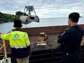 Loading Perdana, 1.000 Ton Cangkang Sawit Dilepas dari Pelabuhan Pulau Baai