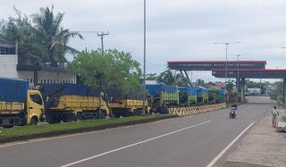 Cuaca Ganggu Aktivitas di Pelabuhan Pulau Baai