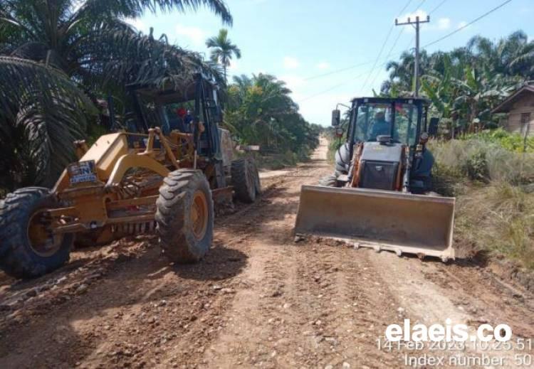 Usai Didemo Emak-emak, Dua Korporasi Ini Perbaiki Badan Jalan Rusak 