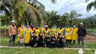 Teknik Pengendalian Gulma di Kebun Sawit Dikenalkan ke Calon Planter