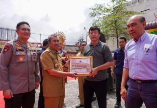 Sejumlah Perusahaan Kelapa Sawit Terima Penghargaan dari Gubri karena Taat Bayar Pajak