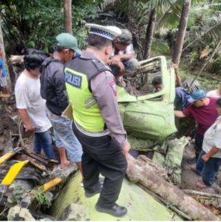 Truk CPO Terjun Bebas ke Jurang di Kebun Salak, Begini Jadinya