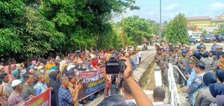 PT EDI Didesak Akomodir Tuntutan Masyarakat Kelurahan Kota Lama