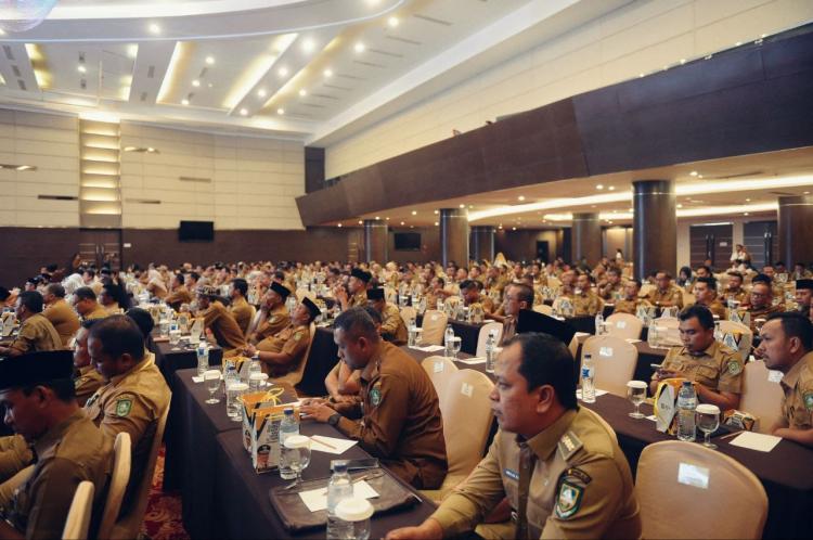 Banyak Kades Tak Tahu Program Bantuan untuk Petani, Gubri Beri Tugas Ini untuk Camat se-Riau  