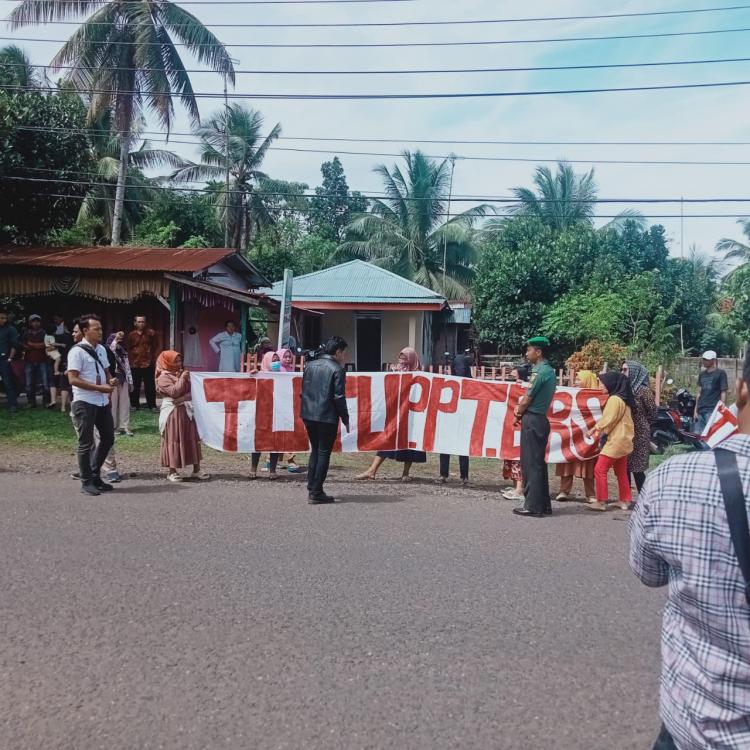 Minta Jokowi Tutup PT BRS, Masyarakat Air Palik Titip Dokumen ke Paspampres