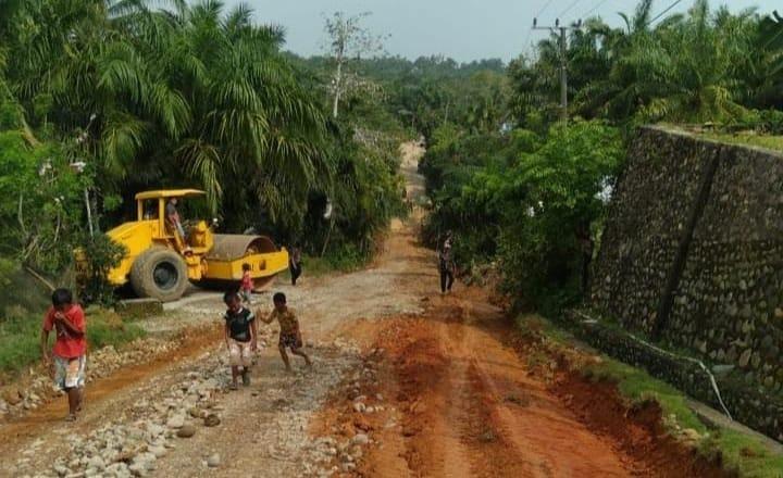 Bentar Lagi, Jalan di Dua Kecamatan Ini Bakal Kinclong, Petani Sawit pun Senang! 