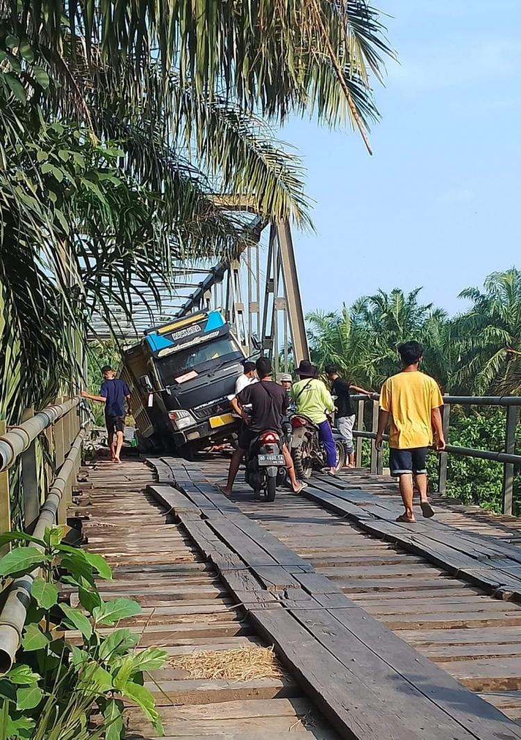 Kondisi Jembatan Kayu Mengkhawatirkan, Masyarakat Berharap Dijadikan Permanen