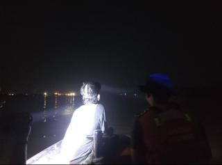 Perahu Bawa Bibit Sawit Karam di Sungai Indragiri, 2 Orang Hilang