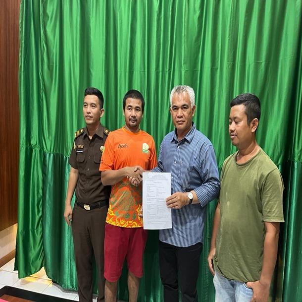 Berdamai dengan Perusahaan, Pencuri Dua Tandan Sawit Bebas