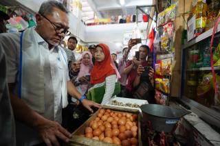 Tinjau Bapok di Pasar Besar Madiun, Mendag Dapati Harga Minyakita Rp14.000/Liter