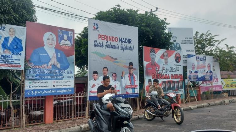 Peringatan Buat Caleg! Petani Sawit Butuh Pupuk, Bukan Baliho dan Spanduk