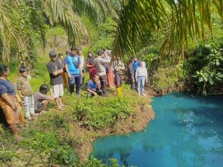 Airnya Berubah Jadi Biru, Telaga di Tengah Kebun Sawit Jadi Destinasi Wisata Baru
