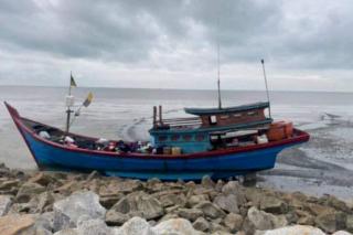 Kapal Tekong Rusak, Puluhan TKI Ilegal Ditangkap Polisi Malaysia Bersembunyi di Kebun Sawit