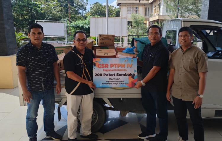 Salurkan 1,4 Ton Sembako ke Korban Banjir, Pj Bupati Kampar Apresiasi Kepedulian PalmCo Regional 3 