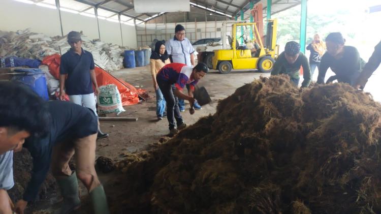 Persoalan Limbah di Perusahaan Sawit Diatasi dengan Biodekomposer