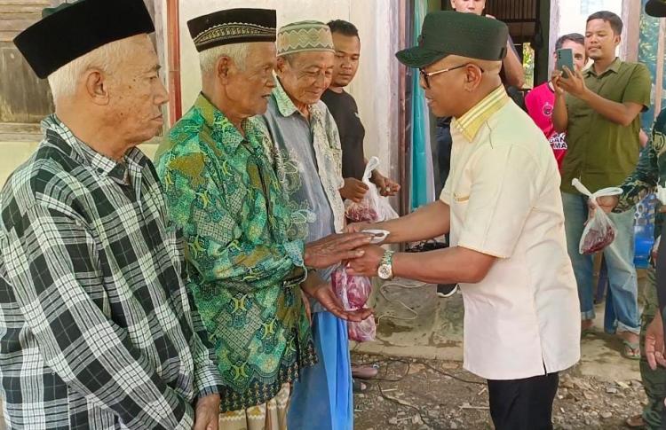 Sukses Kembangkan Kebun Sawit dan Sapi, BUMG Aceh Mandiri Bagikan Daging ke Warga