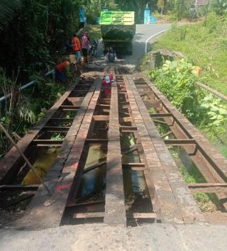 Perusahaan Perkebunan Sawit Perbaiki Jembatan di Kabupaten Bengkulu Utara