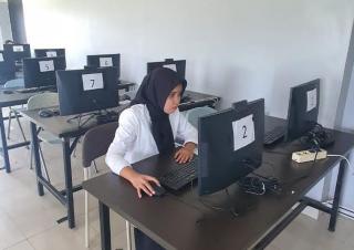 Politeknik Kampar Fasilitasi 10 Anak Petani Ikut Ujian Online Beasiswa Sawit
