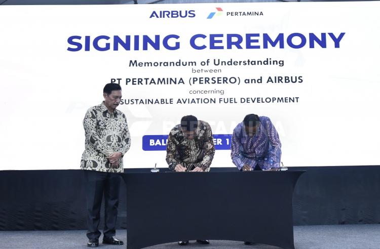 Pertamina dan Airbus Kerja Sama Kembangkan Bahan Bakar Pesawat Berkelanjutan