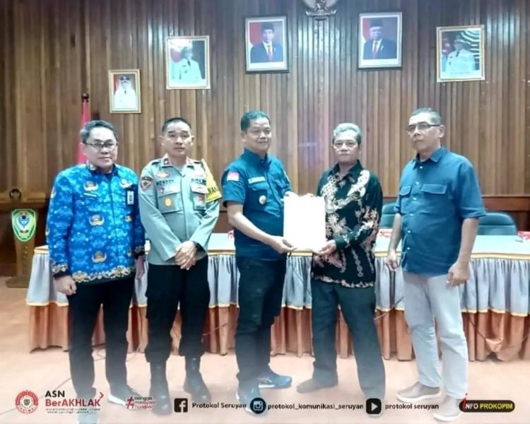 Ratusan Anggota Koperasi Terima SK Calon Petani dari Pj Bupati Seruyan