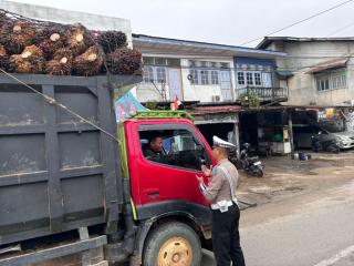 Semua Truk TBS Sawit di Melawi Dirazia Polisi dan Diminta Lakukan ini