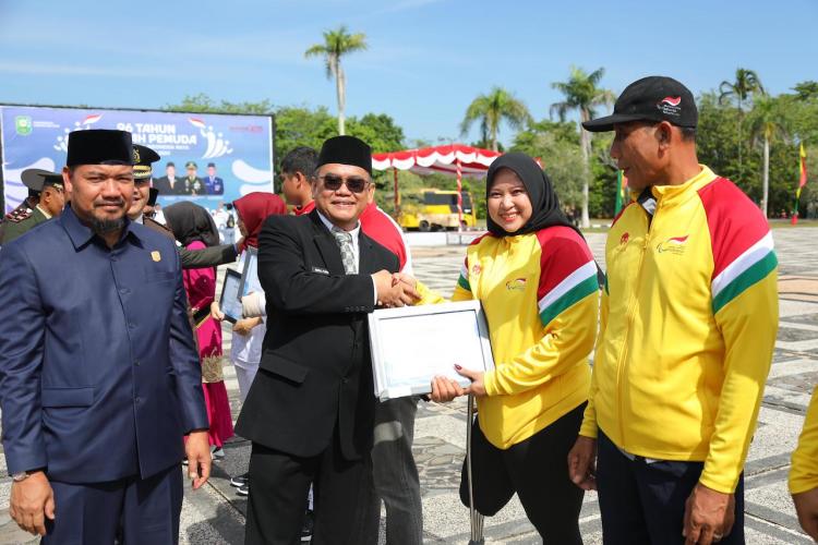 Peringatan Hari Sumpah Pemuda, Pjs Bupati Siak Beri Penghargaan Bagi Pemuda Berprestasi