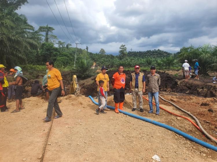 PUPR Bersama DPRD Sulbar Tinjau Fenomena Tanah Bergerak di Kebun Sawit