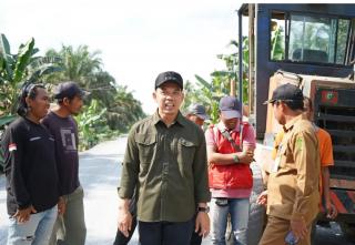 Pastikan Selesai Tepat Waktu, Proyek Jalan yang Didanai DBH Sawit di Inhil Dicek