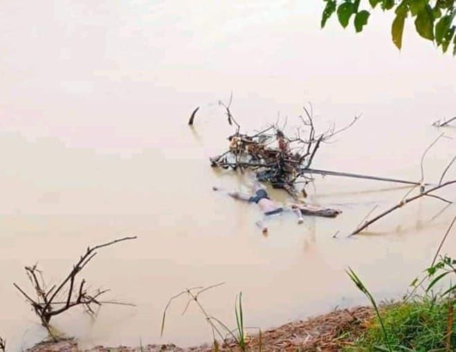 Geger Mayat Pria Mengapung Di Sungai Indragiri Elaeis Co