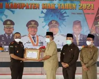 Owalah! Letak Lahan 5.532 Ha dari PT DSI Masih 'Meraba', Pemkab Siak Sudah Berikan Penghargaan Untuk Kejari