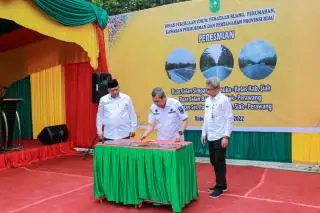Jalan di Tengah Kebun Sawit Itu Diresmikan Syamsuar