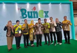 SISKA KU INTIP Antar Paman Birin Jadi Satu-satunya Gubernur Penerima Anugerah Perkebunan