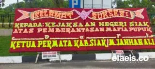 Sikat Mafia Pupuk Subsidi untuk Petani Sawit di Kerinci Kanan, Kantor Kejari Siak Dibanjiri Karangan Bunga