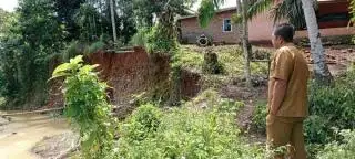 Rumah Petani Sawit di Bengkulu Terancam Masuk Sungai, Kok Bisa!