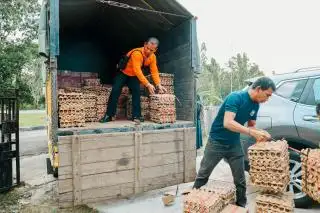 Salurkan Ribuan Paket Sembako, PTPN IV Regional III Perluas Bantuan Banjir di 5 Kabupaten