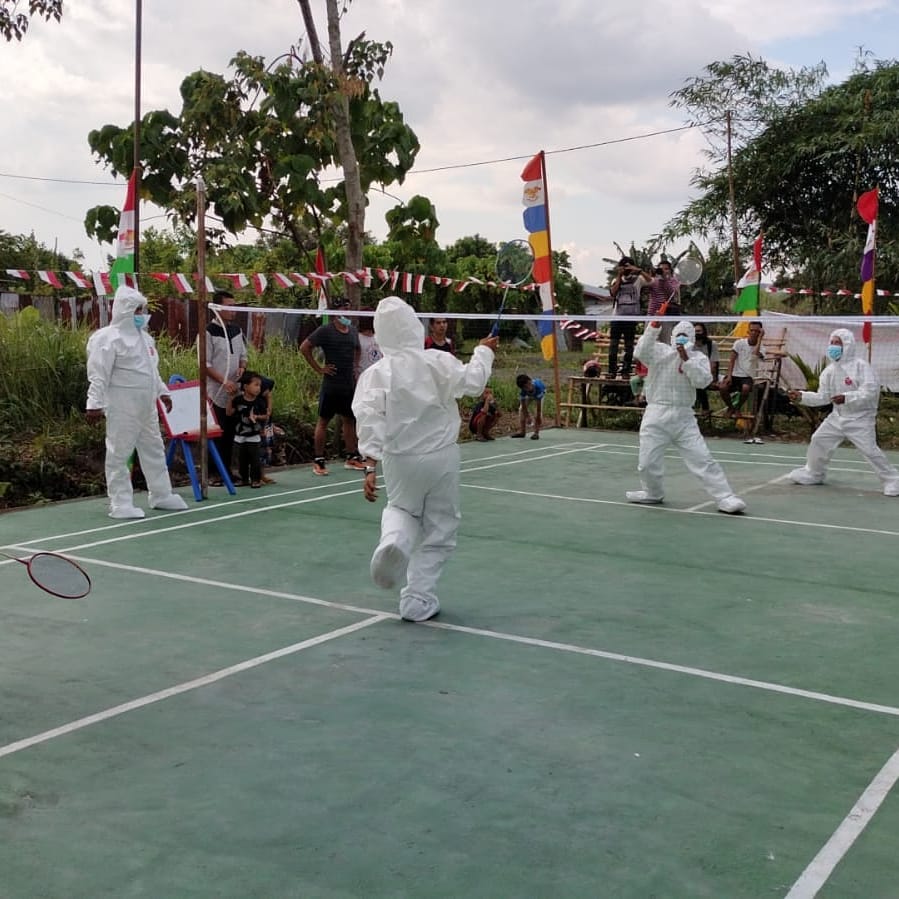 Warga Pekanbaru Lomba 17 Agustus Pakai APD Biar Tak Kena Corona