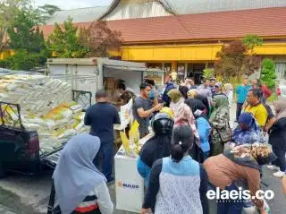 Masyarakat 'Serbu' Pasar Murah Disperindag Inhu yang Digelar untuk Redam Inflasi