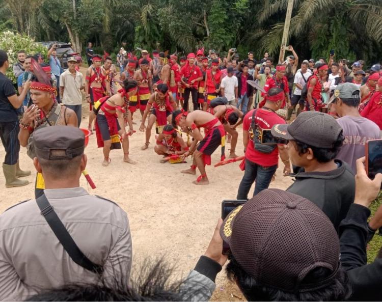 Pasukan Merah TBBR dan Masyarakat Datangi PT WKN, Mereka Menuntut ini